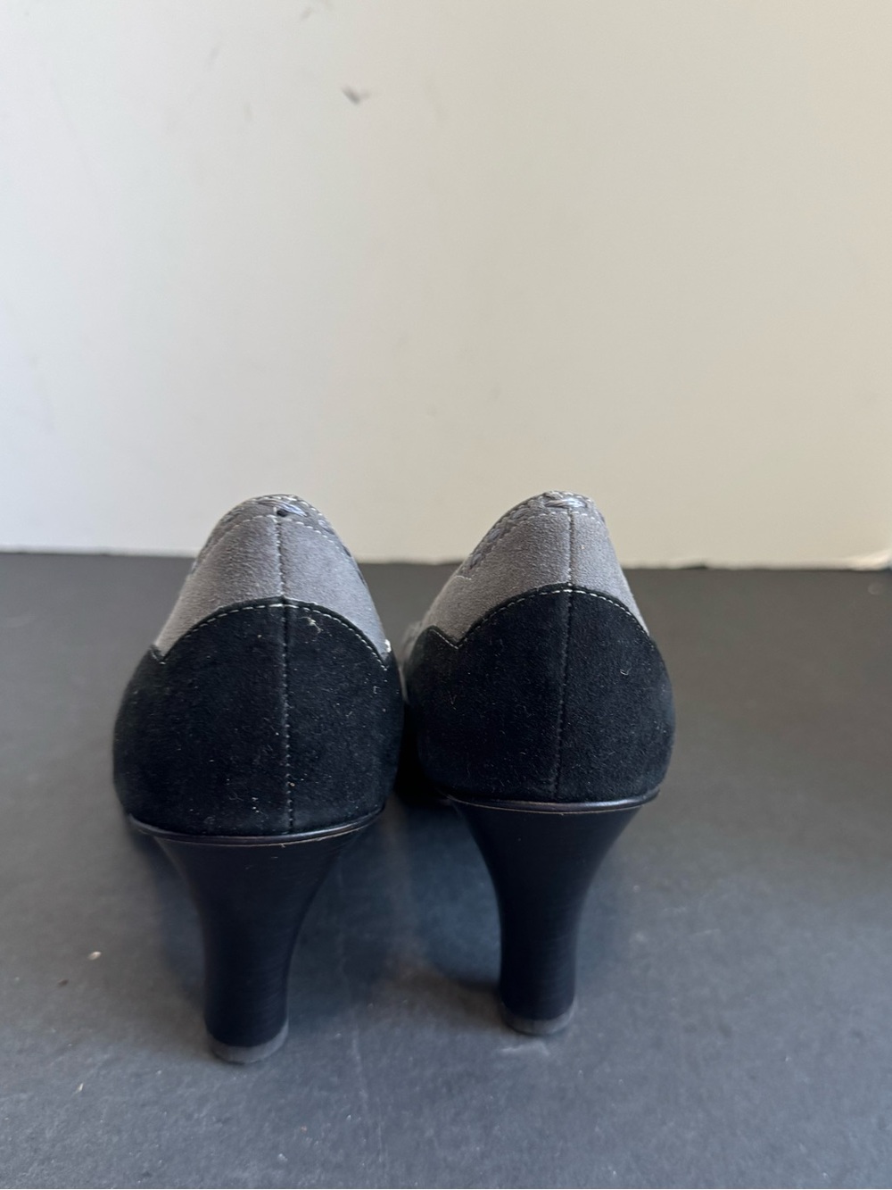 Cole Haan black suede peep-toe pumps. Size 7B - Picture 10 of 14